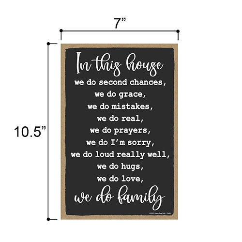 In This House We Do Family, 7 inch by 10.5 inch, Wooden Signs for Home Decor, Wall Hanging Sign, Door Decorations